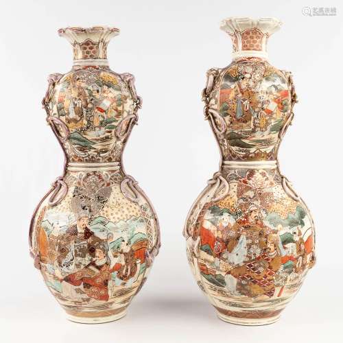 A pair of Japanese vases, stoneware, Satsuma. 20th century. ...
