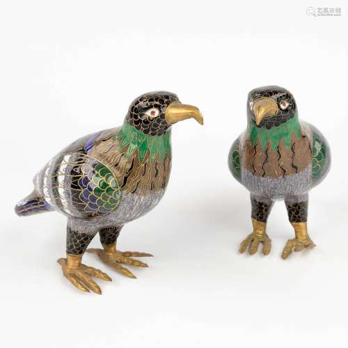 A pair of birds made of cloisonné bronze. 20th century. (H: ...