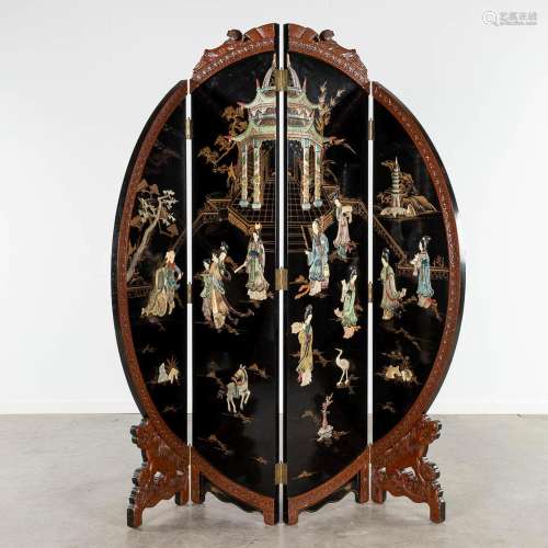 A folding screen with Chinese decors, decorated with figurin...
