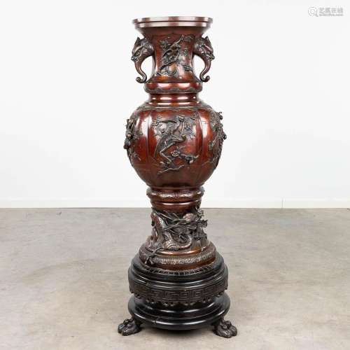 An exceptionally large Japanese bronze vase, Meji period, 19...