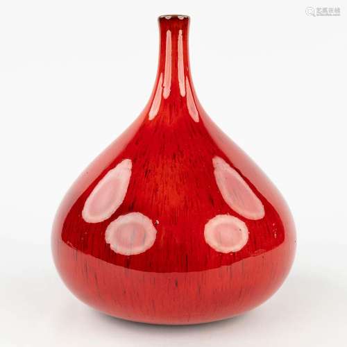 Elisabeth VANDEWEGHE (XX-XXI) 'Red vase' for Perignem. (H: 2...