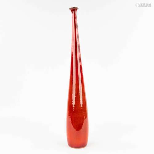 Elisabeth VANDEWEGHE (XX-XXI) 'Red vase' for Perignem. (H: 6...