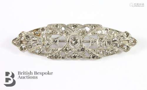 Edwardian 18ct white gold and platinum diamond brooch. The b...