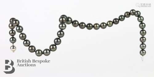 South Sea pearl necklace. Set with 35 pearls of 10mm and a 1...