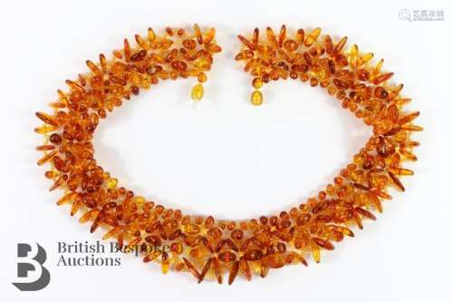 A natural amber collar necklace
