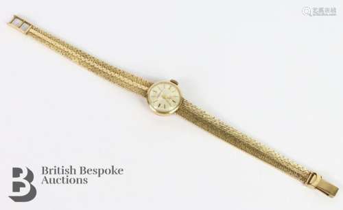 Lady's 9ct yellow gold Mappin wrist watch. The watch on a 9c...
