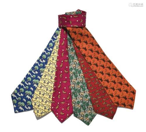 Hermès, 6 cravates en soie à motif animalier: Vaches, singes...