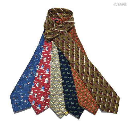 Hermès, 6 cravates en soie à motif de skieurs, moulins, ancr...