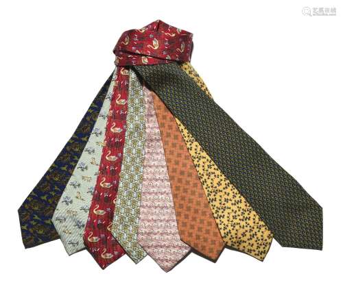 Hermès, 8 cravates en soie à motif géométrique, d'oiseaux, r...