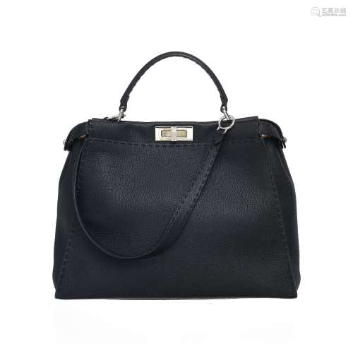 Fendi, sac Peekaboo en cuir grainé noir, intérieur en daim r...