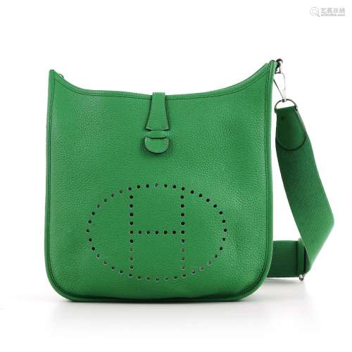 Hermès, sac Evelyne 29 en cuir Togo vert Bambou, bandoulière...