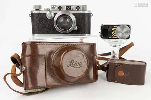 Leica, a vintage camera, serial 297455. (L: 7,5 x W: 15 x H:...