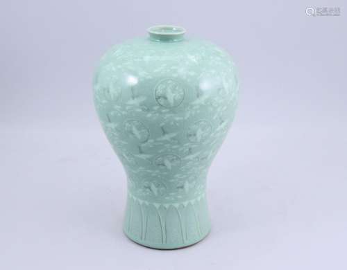 Corée XXe, siècle.  Vase de forme Meiping en céramique célad...