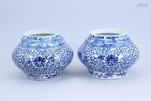 Chine, fin du XIXe siècle.  Deux vases pouvant former paire ...