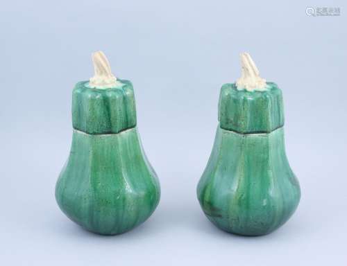 Chine, vers 1900. Paire de vases en forme de cucurbitacée   ...
