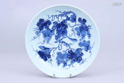 Chine, XIXe siècle Coupe   en porcelaine bleu blanc à décor ...