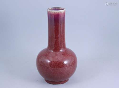 Chine, début du XXe siècle. Vase bouteille   en porcelaine é...