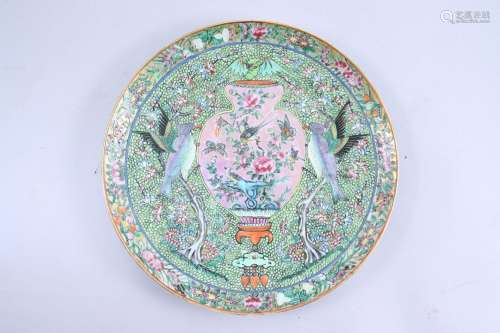 Chine, Canton, XIXe siècle Assiette   en porcelaine émaillée...