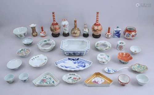 Chine et Japon. Réunion de porcelaines modernes et semi-mode...
