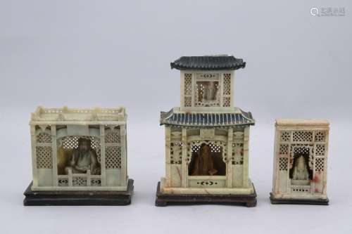 Chine, XXe siècle.  Réunion de trois temples miniatures dans...