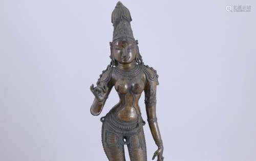 Inde, vers 1900. Statue de Parvati debout en léger tribhanga...