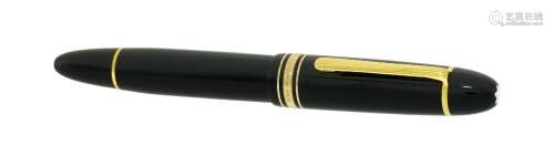 Montblanc, Meisterstück, stylo plume en métal doré et laque ...