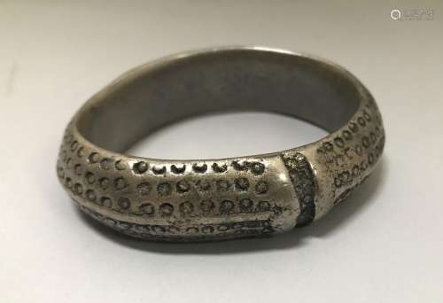 Inde? XIX-XXe siècle.  Bracelet   en alliage de bronze et d’...