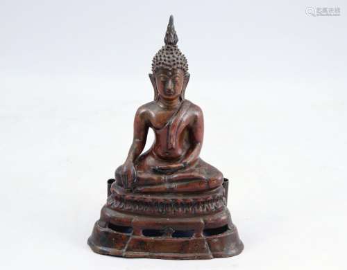 Thaïlande, vers 1900. Statuette représentant Bouddha en Bhum...