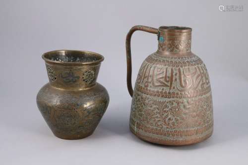 Proche-Orient, XIXe siècle.  Pot à décor incrusté, le récipi...