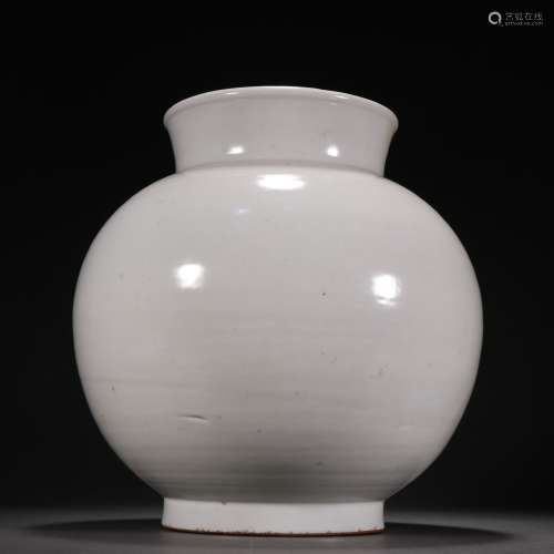 White Glazed Plain Pattern Jar