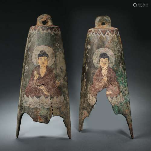 A PAIR OF CHINESE LIAO DYNASTY BRONZE PAINTED CHIMES