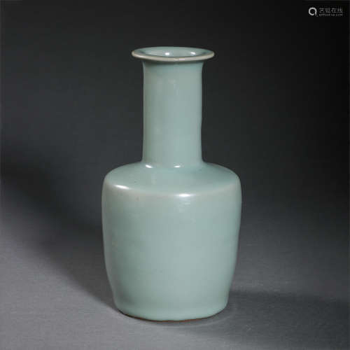 CHINESE SOUTHERN SONG LONGQUAN CELADON VASE
