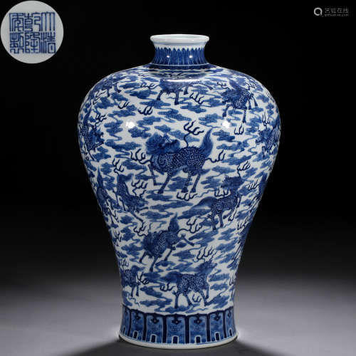 A Chinese Blue and White Aylin Vase Meiping