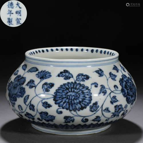 A Chinese Blue and White Chrysanthemum Scrolls Jar