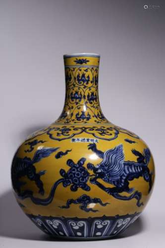 Chinese Yellow Ground Blue Porcelain Tianqiu Vase