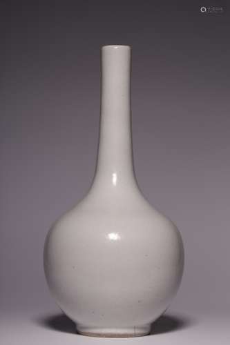 Chinese White Glazed Porcelain Vase,Mark