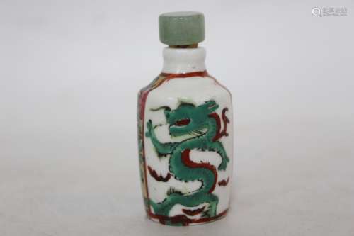 Chinese Famille Rose Porcelain Snuff Bottle