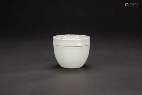 Qing - A White Glazed Lotus Cover Jar