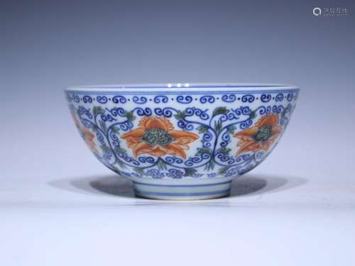 Qing Xuantong blue and white flower bowl with alum red