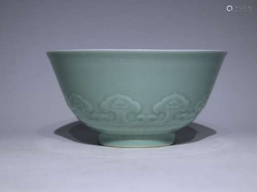 Tongzhi Beans Green Glaze Moulded Ruyi Pattern Bowl in the Q...