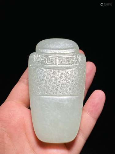 Hetian Jade Seed Cover Box in the Mid Qing Dynasty