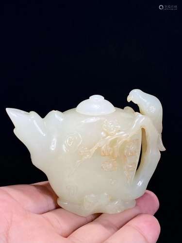 White Jade Pot in the Middle Qing Dynasty