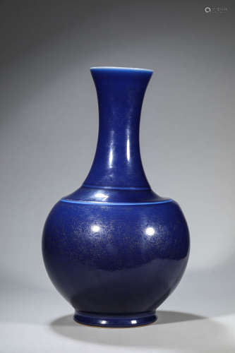 霽藍釉旋紋花瓶