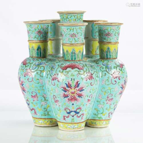 Chinese Rose Medallion Porcelain Bulb Vase