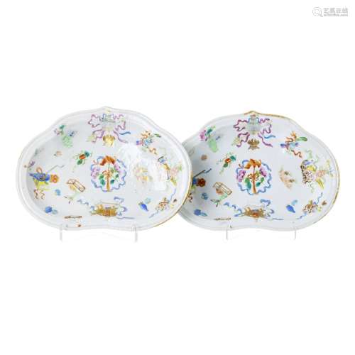 Pair of Chinese porcelain 'scholar' platters, Daoguang