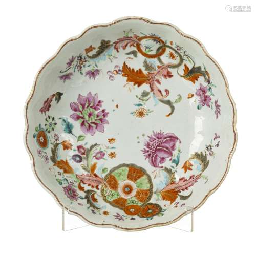 Chinese porcelain 'Tea Leaf' serving bowl, Qianlong