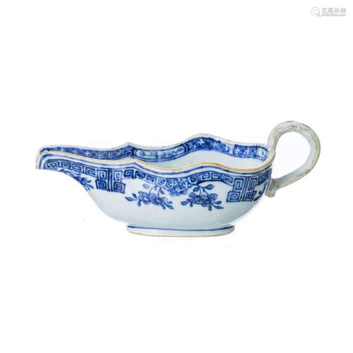 Chinese porcelain sauce boat, Qianlong