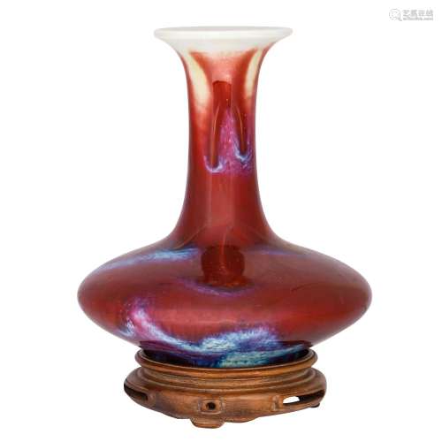 Vase avec glaçure sang de bœuf. CHINE, Dynastie Qing (1644-1...