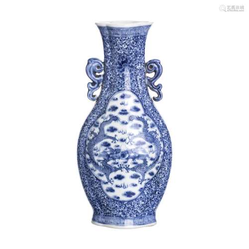 Chinese porcelain 'dragon' vase, Guangxu