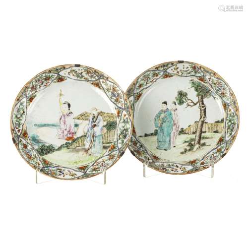Pair of Chinese porcelain 'Mandarin' plates, Minguo,